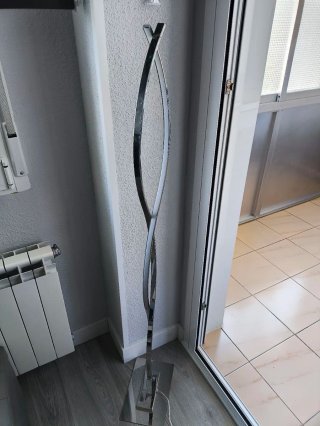 Lampara de pie dos tiras de led onduladas AVERIADA