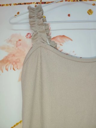 Body beige talla única con volantes