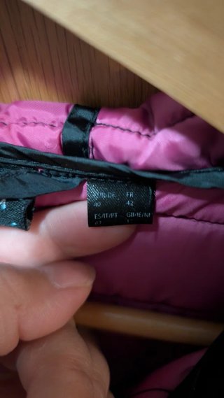 Chaqueta Esmara acolchada con capucha