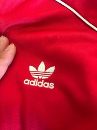 Sudadera Adidas Roja con Rayas Blancas