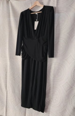 Vestido negro elegante manga larga