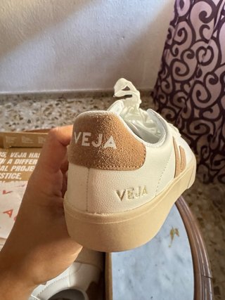 Zapatillas Veja Blancas y Beige