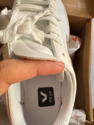 Zapatillas Veja Blancas y Beige
