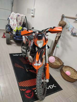 Moto Enduro/Motocross Naranja y Negra