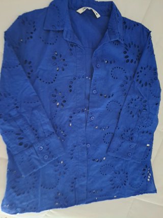 Camisa Zara bordada azul