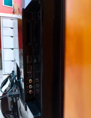 Televisor Samsung 40' con decodificador de regalo.