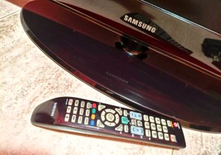 Televisor Samsung 40' con decodificador de regalo.