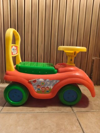 Correpasillos infantil con volante y asa
