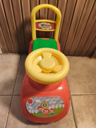 Correpasillos infantil con volante y asa