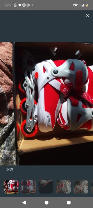 Patines en línea rojos y blancos