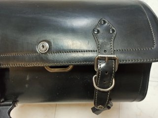 Baúl cuero moto custom