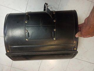 Baúl cuero moto custom