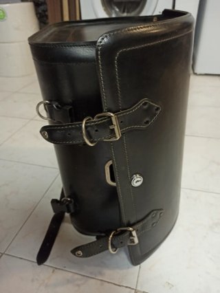 Baúl cuero moto custom