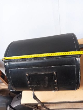Baúl cuero moto custom