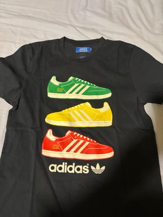 Camiseta Adidas Talla M Estampado Zapatillas