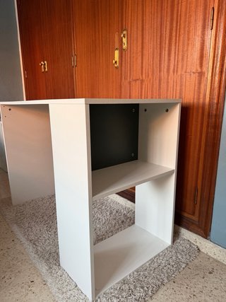 (Urgente 31.5.) Escritorio blanco con estantería