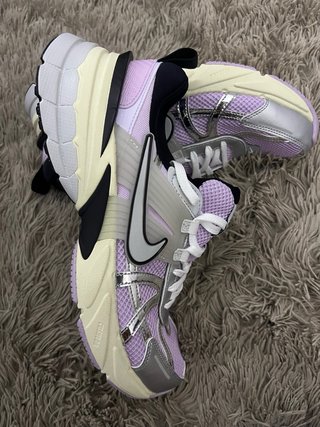 Nike Deportivas Moradas y Plateadas