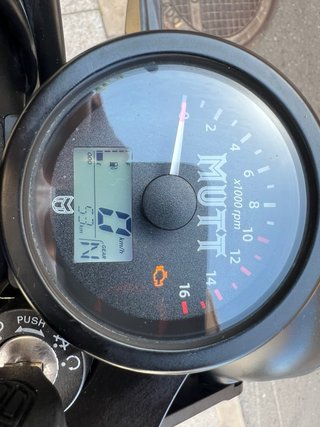 Mutt 125 Negra