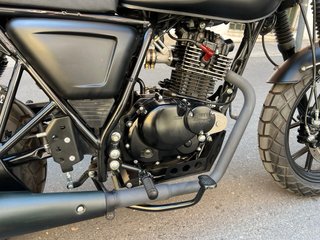 Mutt 125 Negra