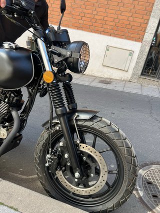 Mutt 125 Negra