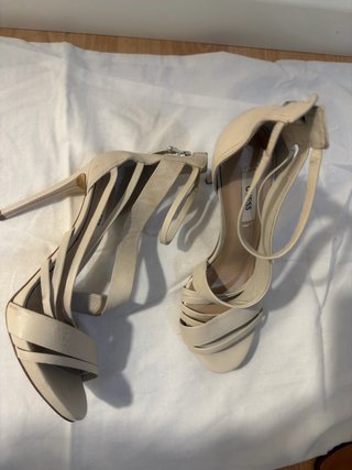 Sandalias Guess Talla 37 Beige/crema, nuevas.
