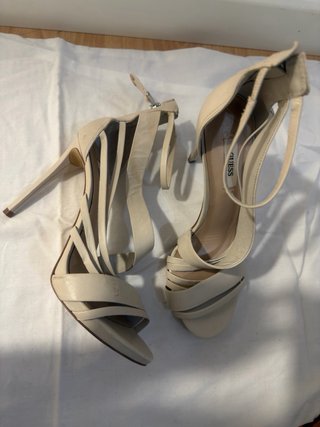Sandalias Guess Talla 37 Beige/crema, nuevas.