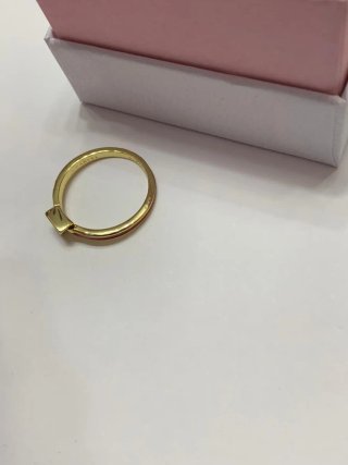 Anillo Pandora Marvel Triángulo Dorado con Rojo