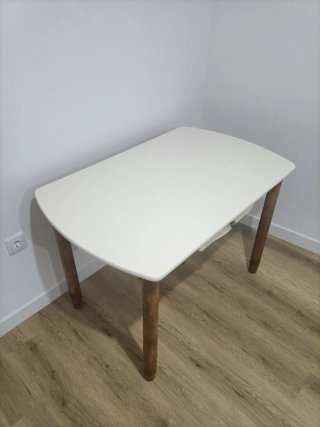 Mesa auxiliar de madera con cajón