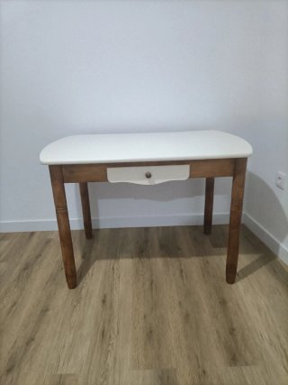 Mesa auxiliar de madera con cajón