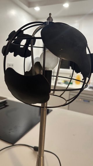Lámpara de mesa diseño globo terráqueo