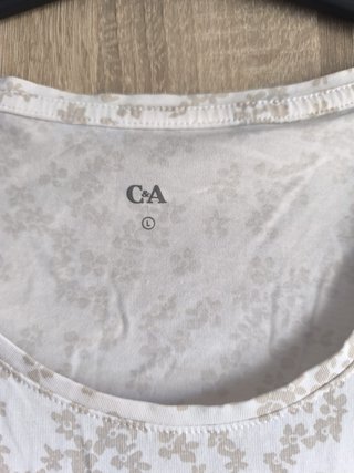 Camiseta C&A Flores Beige Talla L