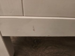 Estantería alta con puerta de cristal