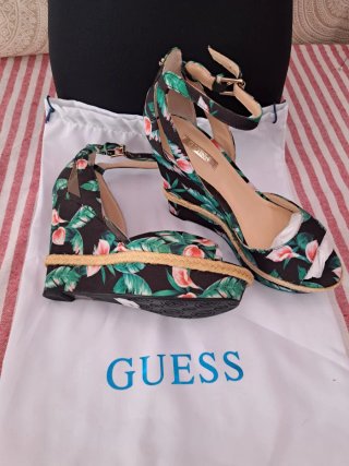 Cuñas Guess Estampadas