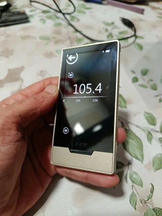 Zune HD 32GB OLED Dorado