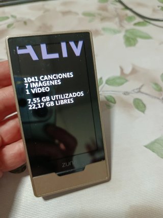 Zune HD 32GB OLED Dorado