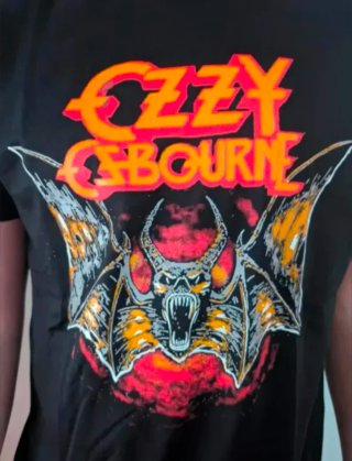 CAMISETA NEGRA - OZZY OZBOURNE - TALLA L y más...