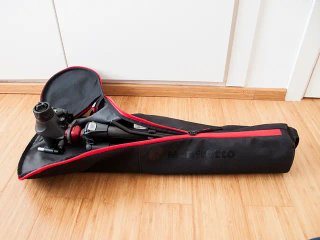 Trípode Manfrotto con cabezal y funda