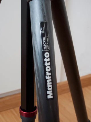 Trípode Manfrotto con cabezal y funda