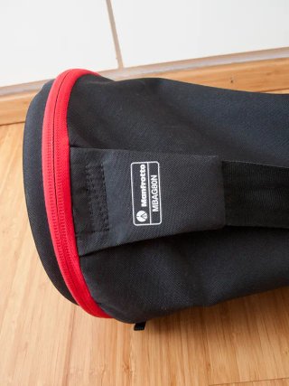 Trípode Manfrotto con cabezal y funda