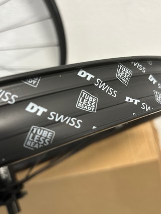 Ruedas DT Swiss H 1900 Hybrid. NUEVAS A ESTRENAR.