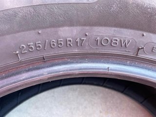 Neumáticos Michelin 235/65R17 PRACTICAMENTE NUEVOS