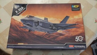 MAQUETA AVION MILITAR