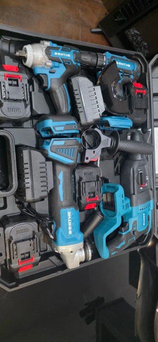 Maletín 4 Herramientas + 4 Baterías
