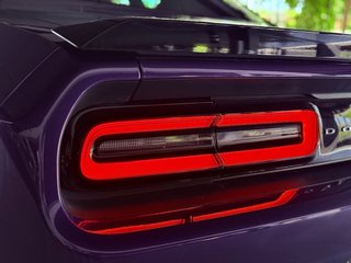 Dodge challenger V8 HEMI Man 6 vel