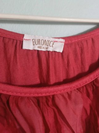 Blusa roja con lentejuelas
