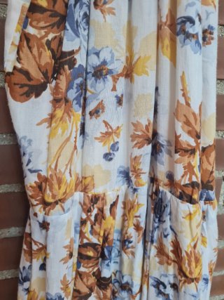 Vestido floral blanco y multicolor