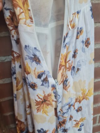 Vestido floral blanco y multicolor