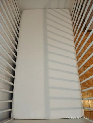 Cuna de bebé blanca