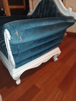 Sillón capitoné azul y blanco