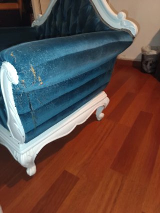 Sillón capitoné azul y blanco
